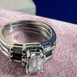 COPY - 14 kt wedding band with ring guard